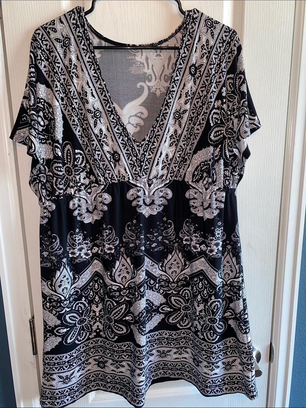 Lane Bryant Black & White V-Neck Paisley Tunic